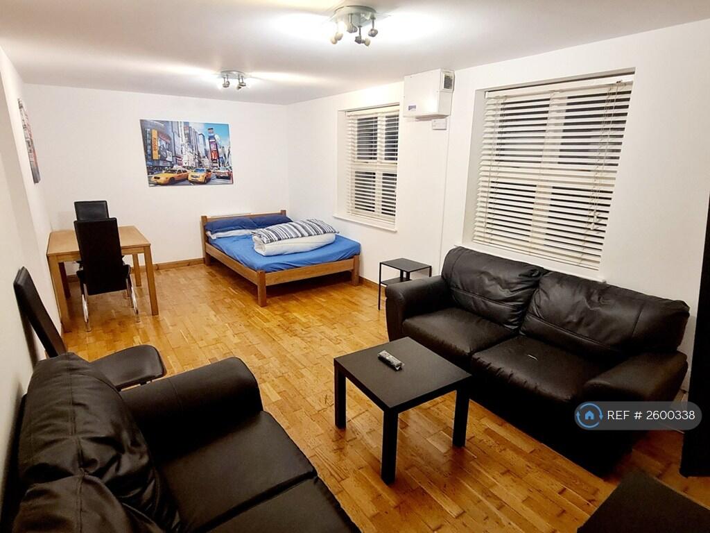 Bedroom 2: Smart Tv, Diner, Sofa (19 Sq-m)