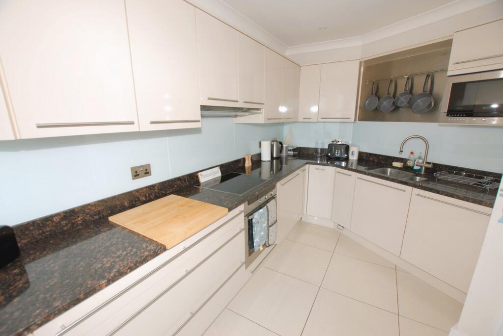 Kitchen/dining rm