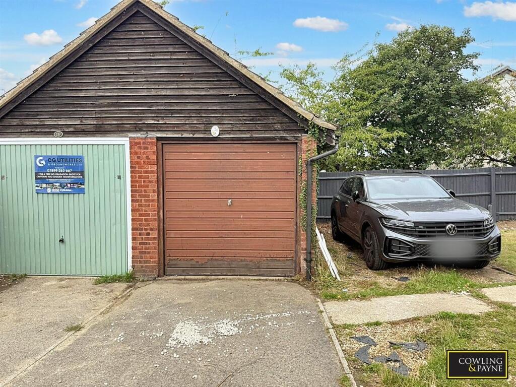 GARAGE &amp; PARKING