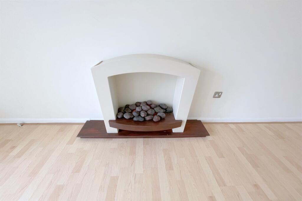 Feature fire place