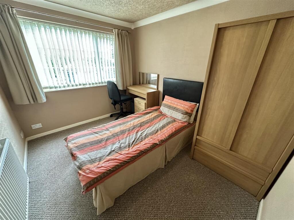 Bramleys Estate Agents - Fernlea Close - Heckmondw