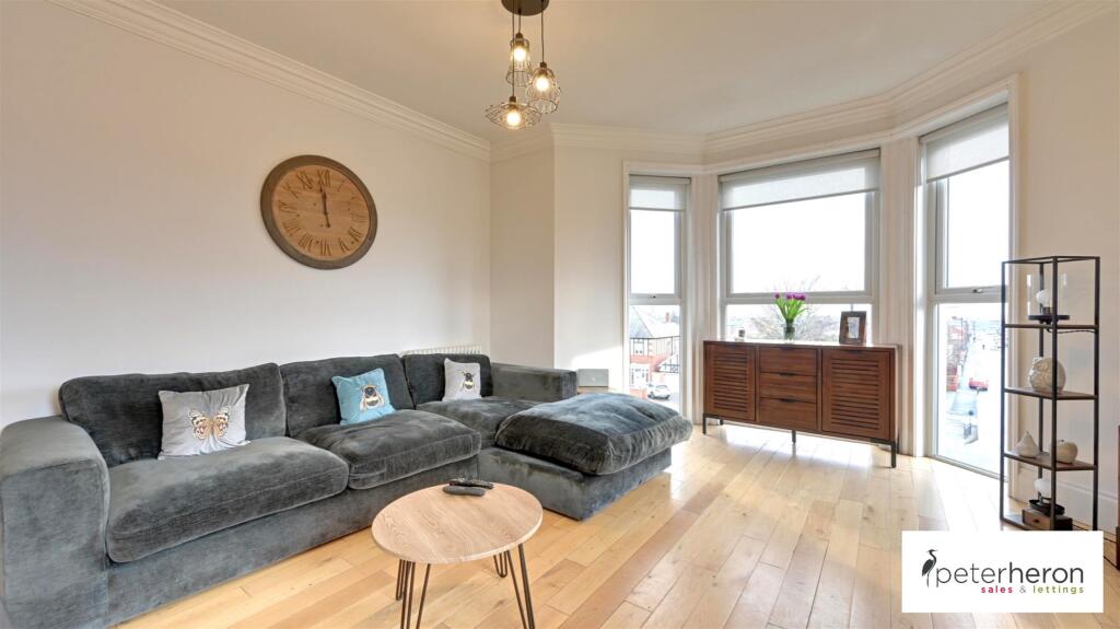 Open Plan Lounge &amp; Kitchen