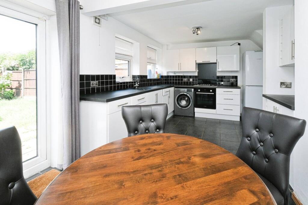 Kitchen/Dining