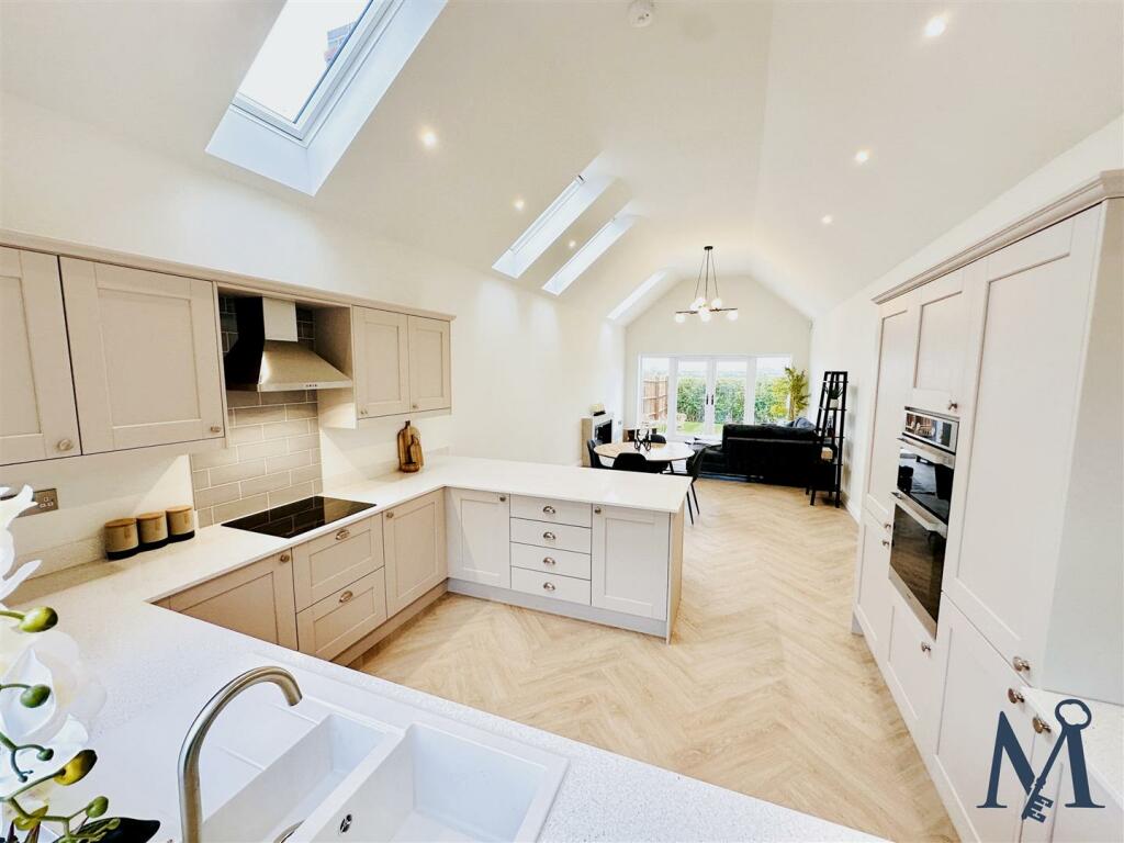 OPEN PLAN LIVING KITCHEN DINER