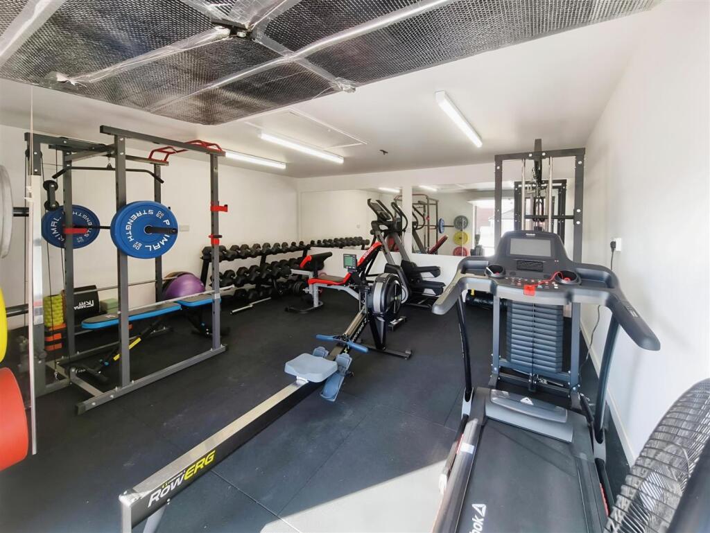 f585f83b-484482833_1212332070450690_79908676011096