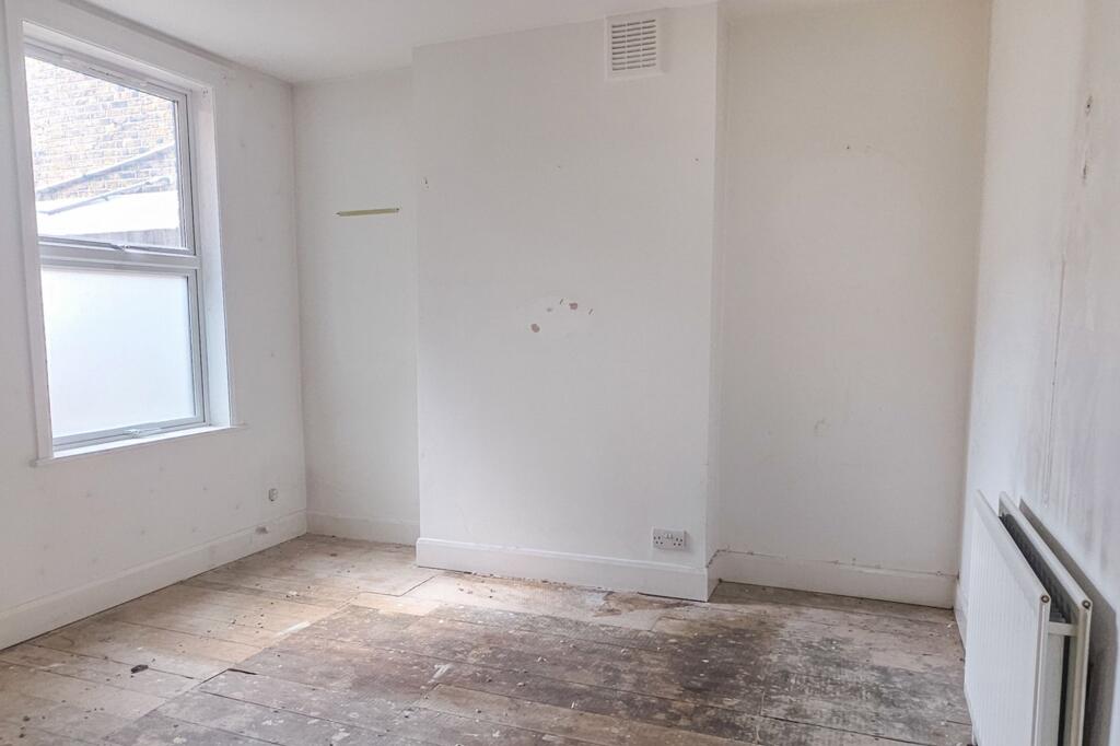 40 Oaklands Road, Hanwell, London W7 2DR