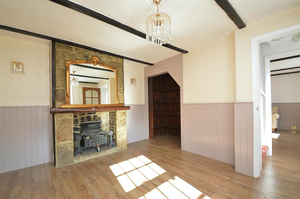resizedDiningRoom.jpg