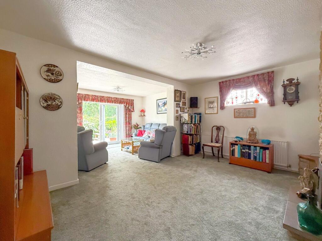 Lounge-Dining Room