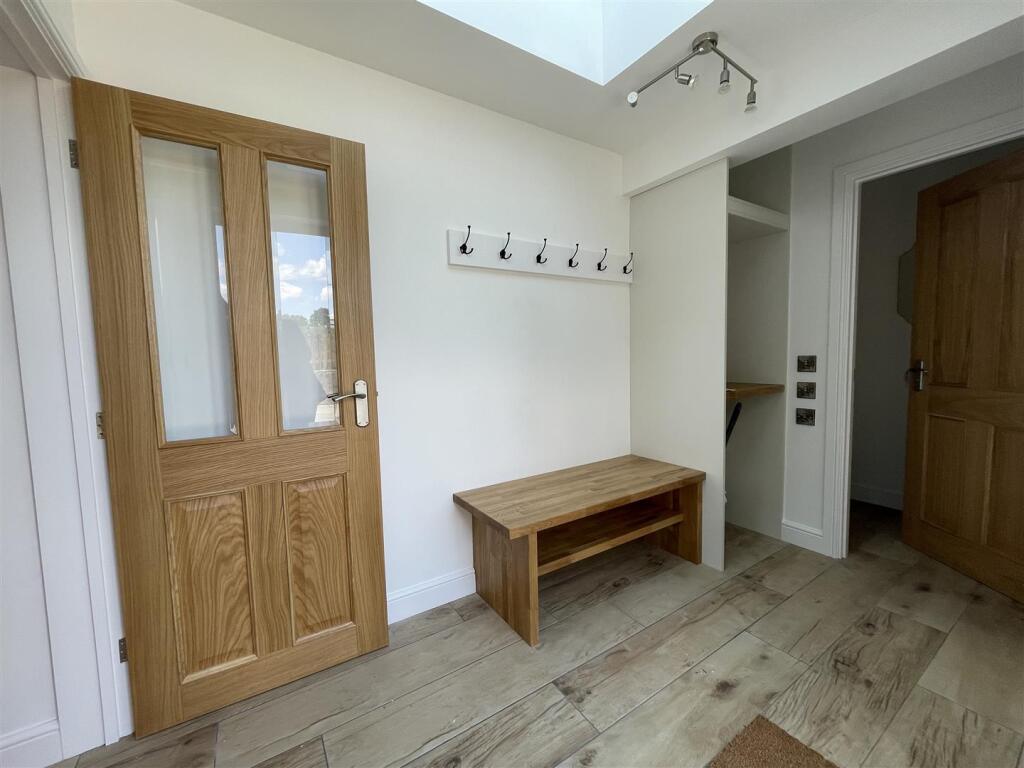 2 Manor Cottages - Rear Entrance Hall 1.JPG