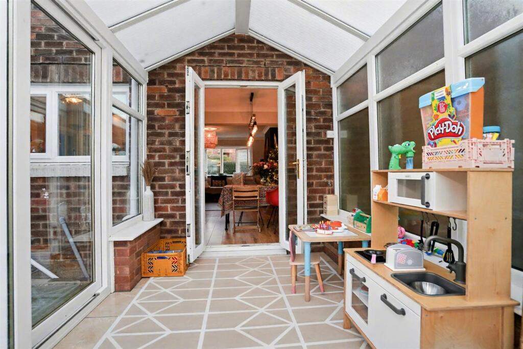 14 England Cresent-1.jpeg