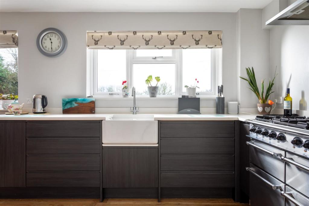 15 - New Pike House - GL7 5NA - Web.jpg