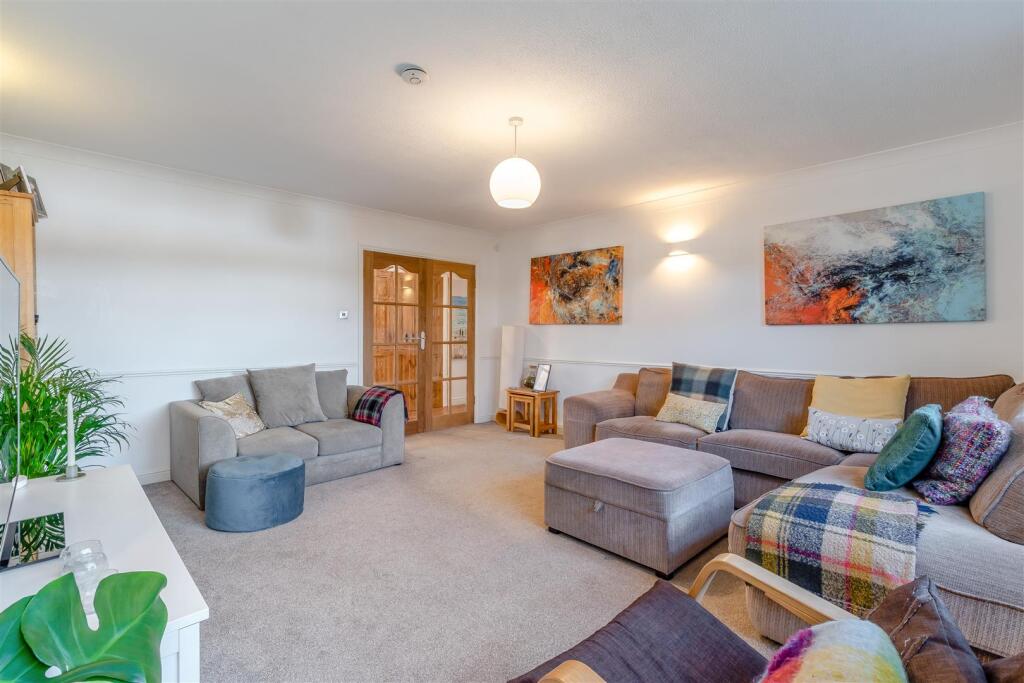 8665804-interior40.jpg