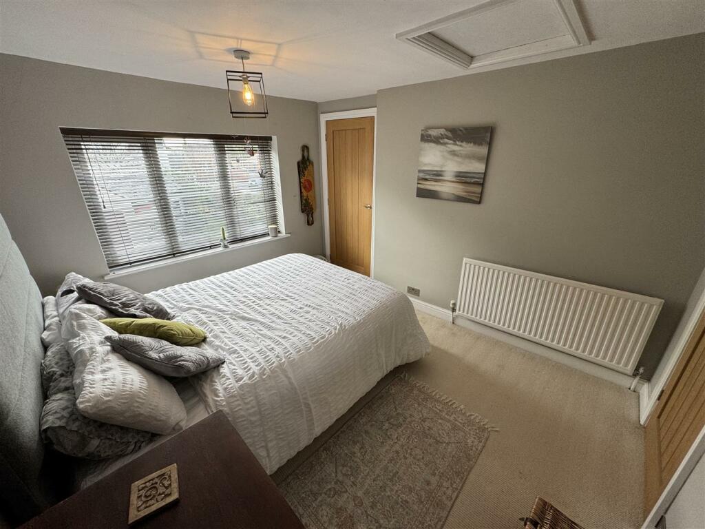 BEDROOM 2