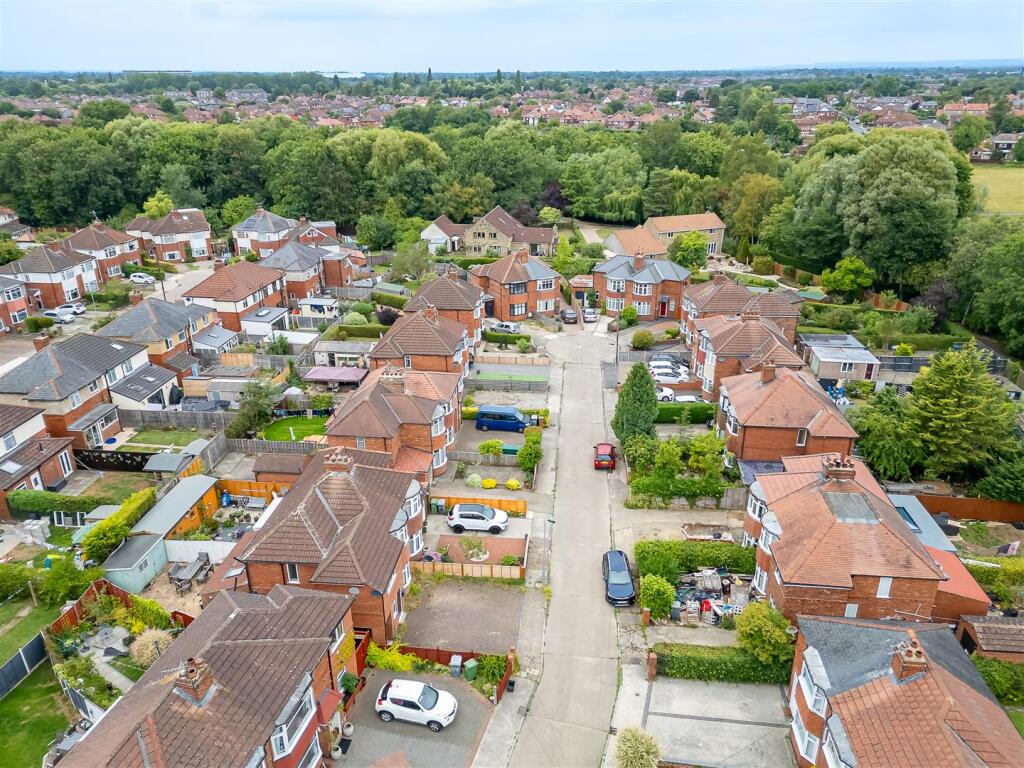 5 Thirlmere Dr-19.jpg