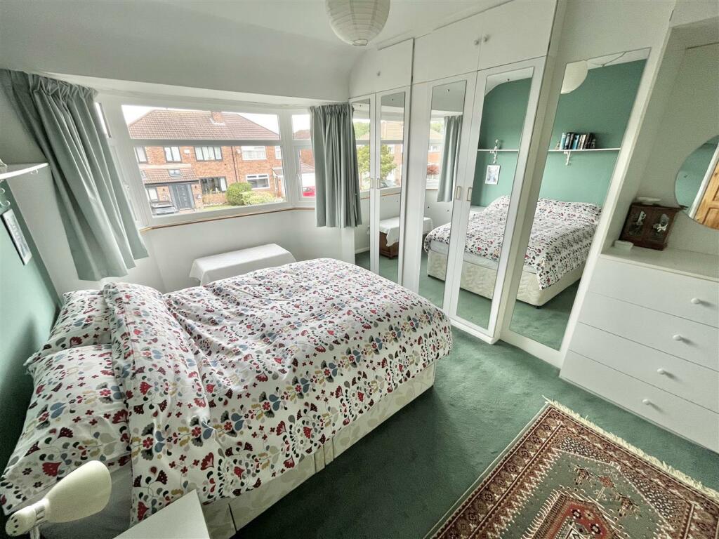 Bedroom 1.jpg