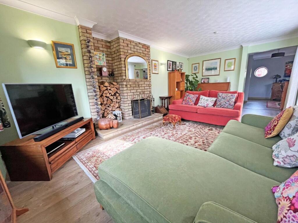 Lounge1.jpg