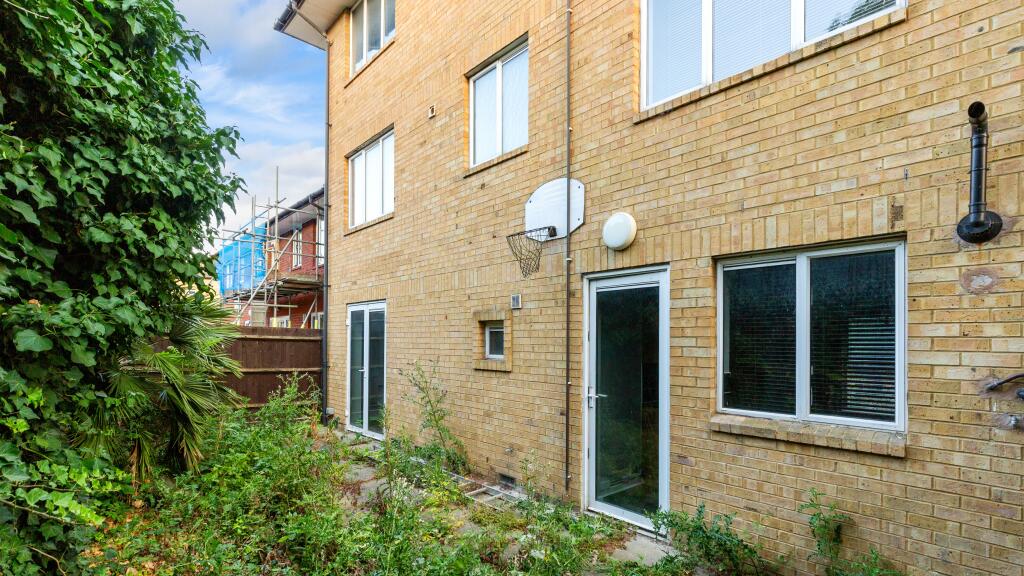 118 Covelees Wall, Winsor Park Estate, Beckton, London, E6 6WF