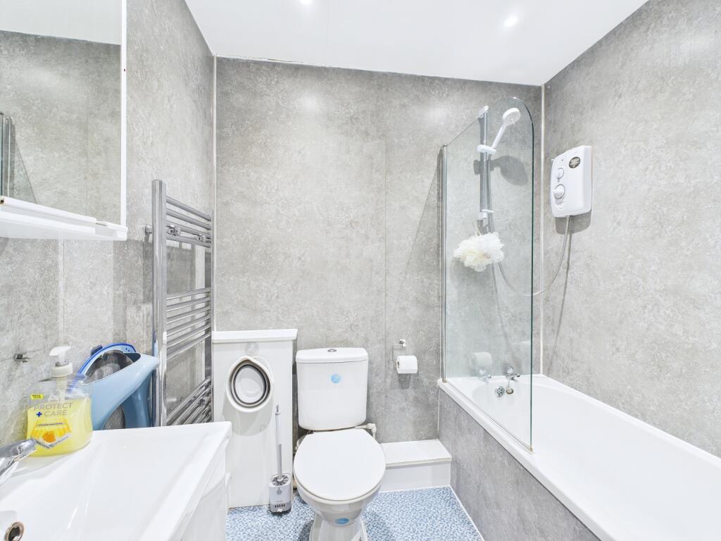 CAM01909G0-PR0447-STILL009