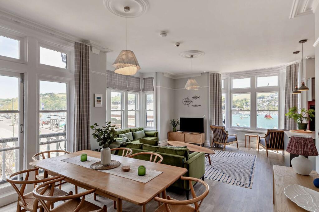 Living/Dining Area