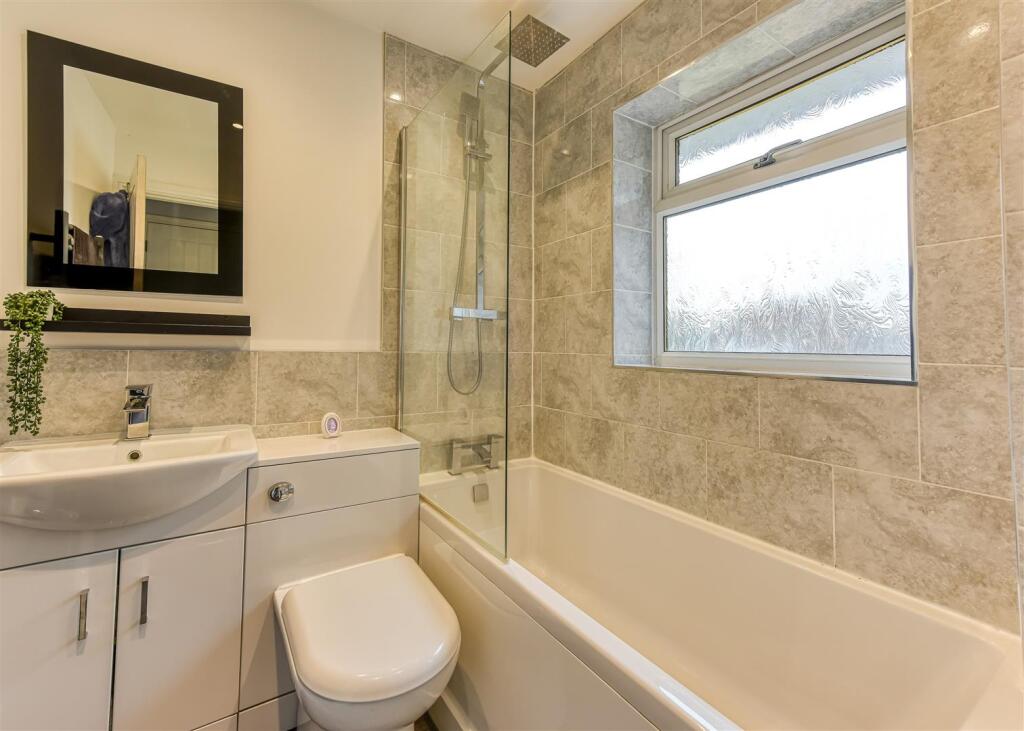 41 Millfields Way-Bathroom.jpg