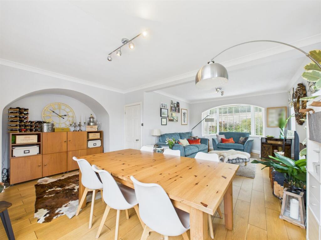 Open Plan Living/Dining Area