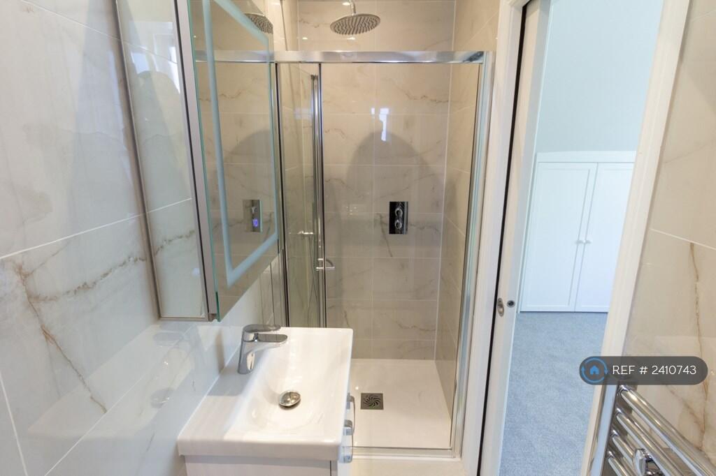 Bedroom 3 Ensuite