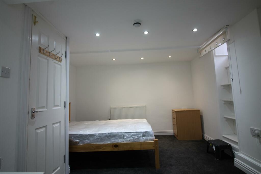 7AT- Bedroom 2.2.JPG