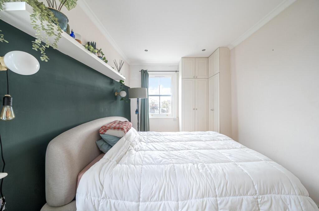 1370789-3-68f5f58...