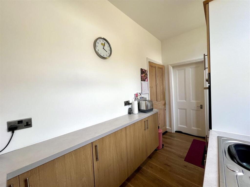 Bramleys Estate Agents - Thorn View - Elland (3).j