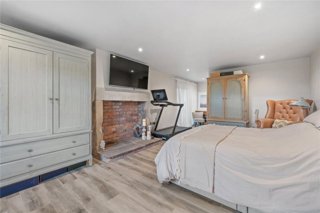 Reception/Bedroom