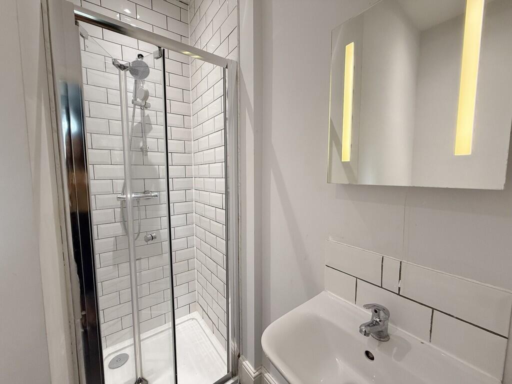 Room 4 Ensuite 