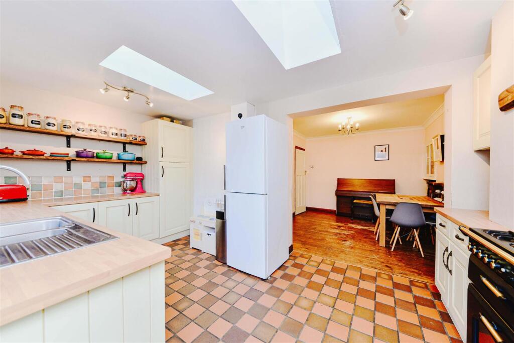 Kitchen/Dining Area