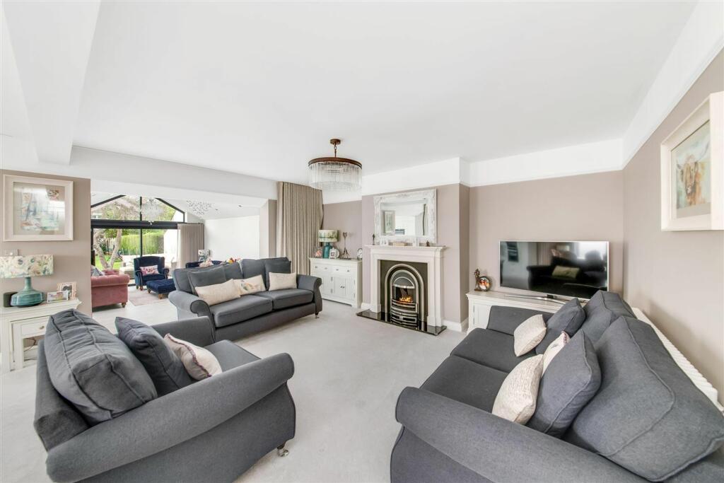 SITTING AREA, DINING AREA, BREAKFAST LOUNGE, AND K