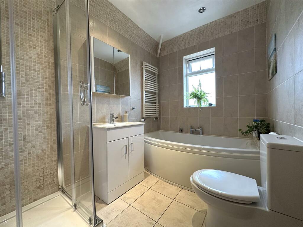 Four-Piece Bathroom 772