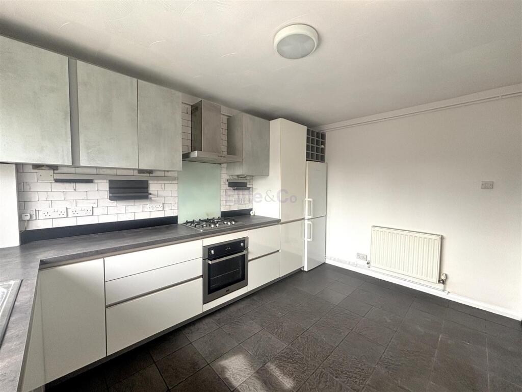 Kitchen/Breakfast Area