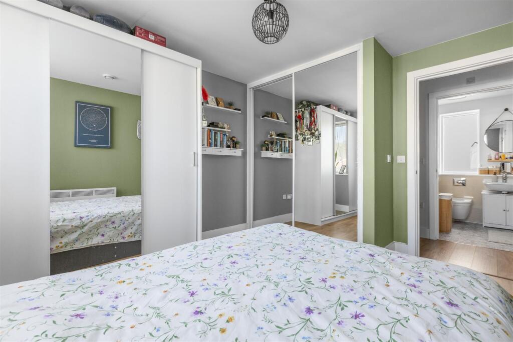Principal Bedroom (2)