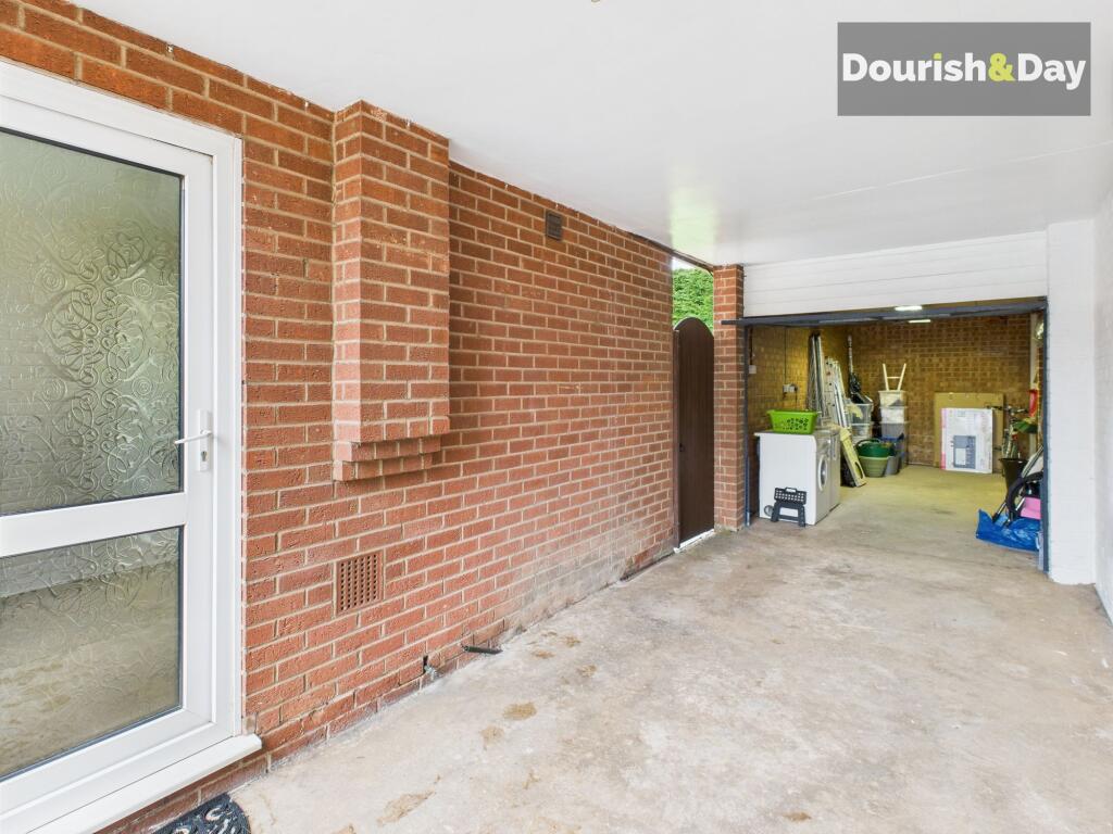 Carport / Garage