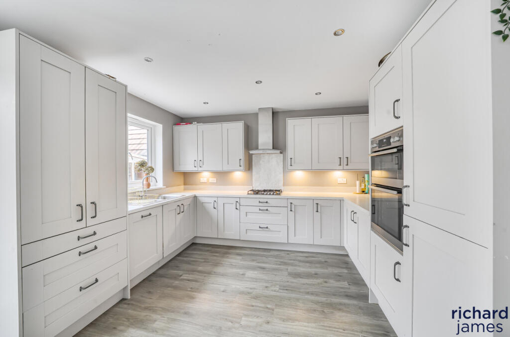 aae61e2ba33b4dca83ac262ece4a0fa5