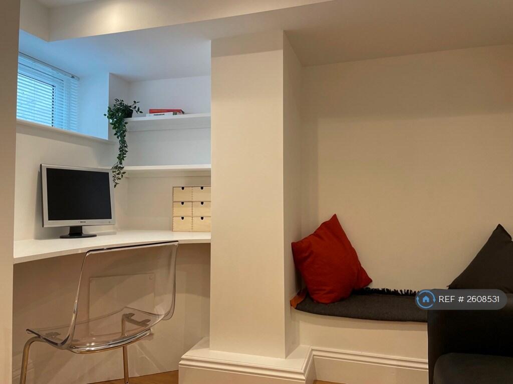 Bedroom 2 Desk Area