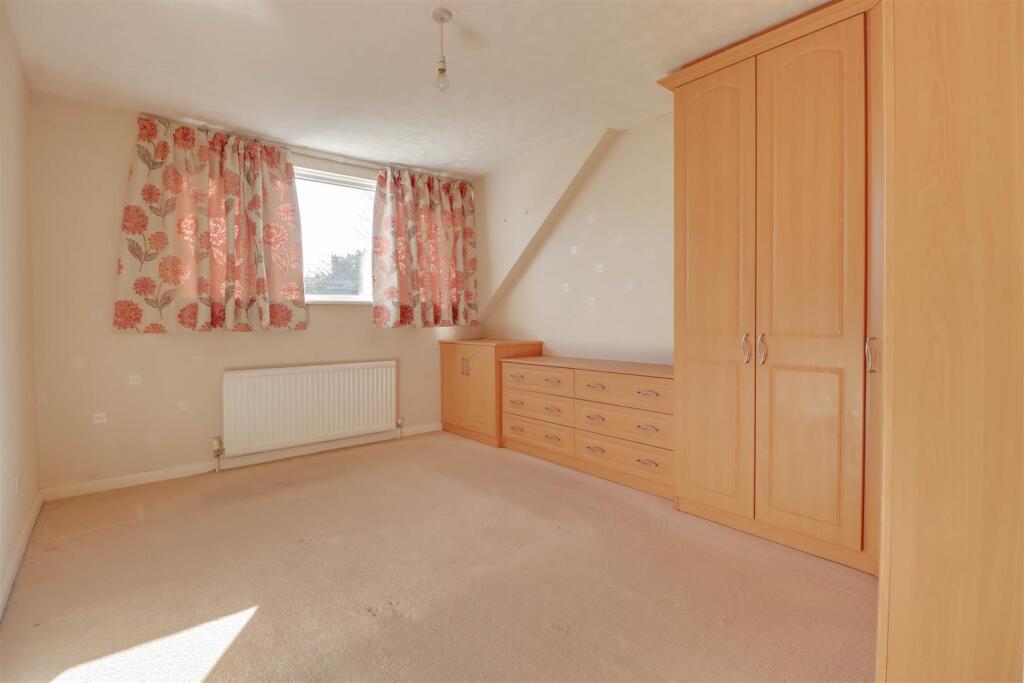 18 HIGHCLIFFE WAY 2025-10.jpg