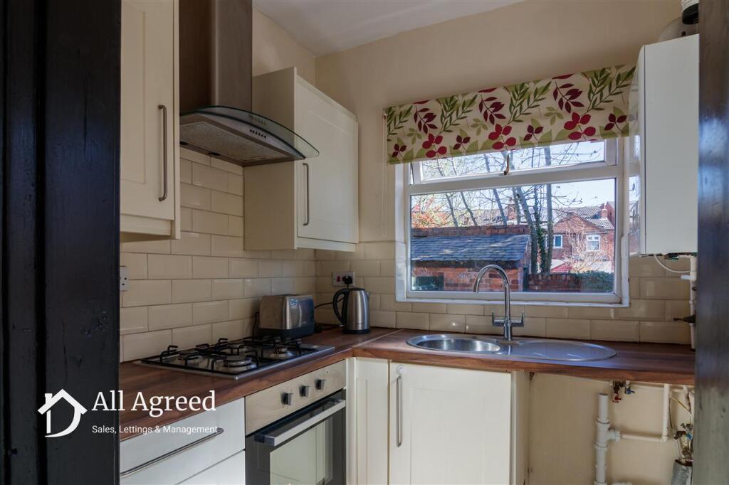 FITTED KITCHEN