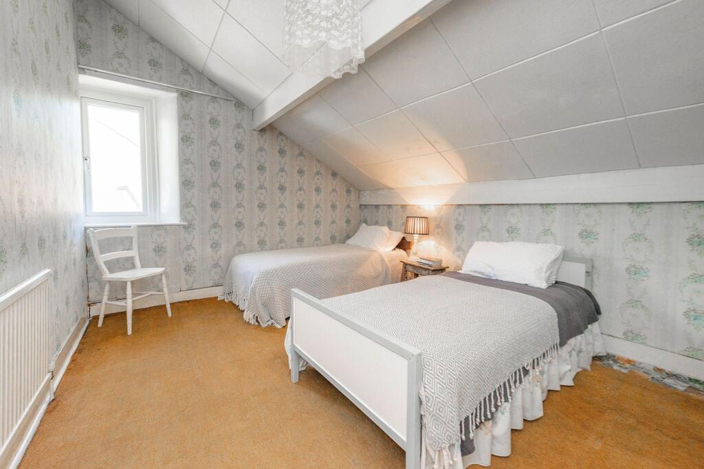 BEDROOMS, BATHROOMS AND W/Cs