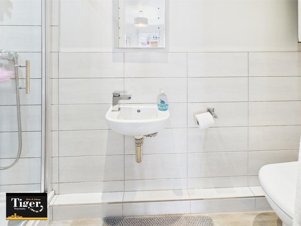 CAM02176G0-PR0571...