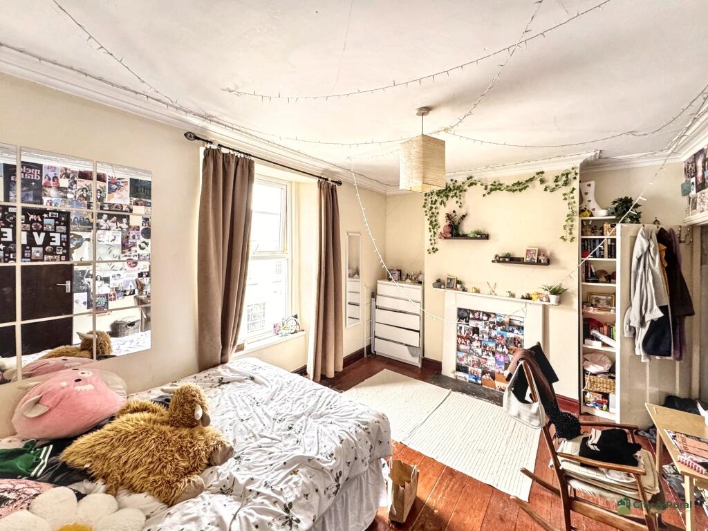 Bedroom 1 T202507221241.jpg