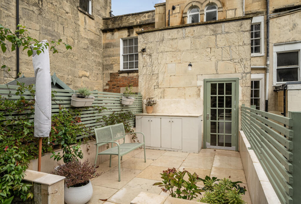 1361505-5-68e01fa...