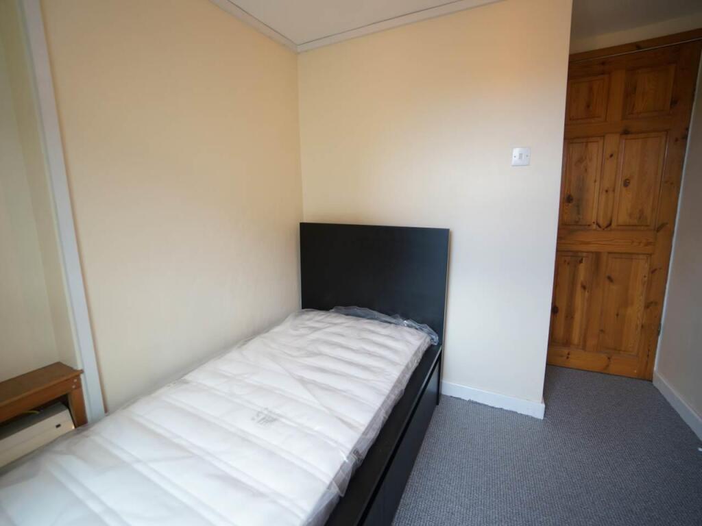 370HighStreet_B1.JPG