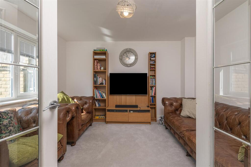 26 - 12 Pavillion View HD3 3WU.jpg