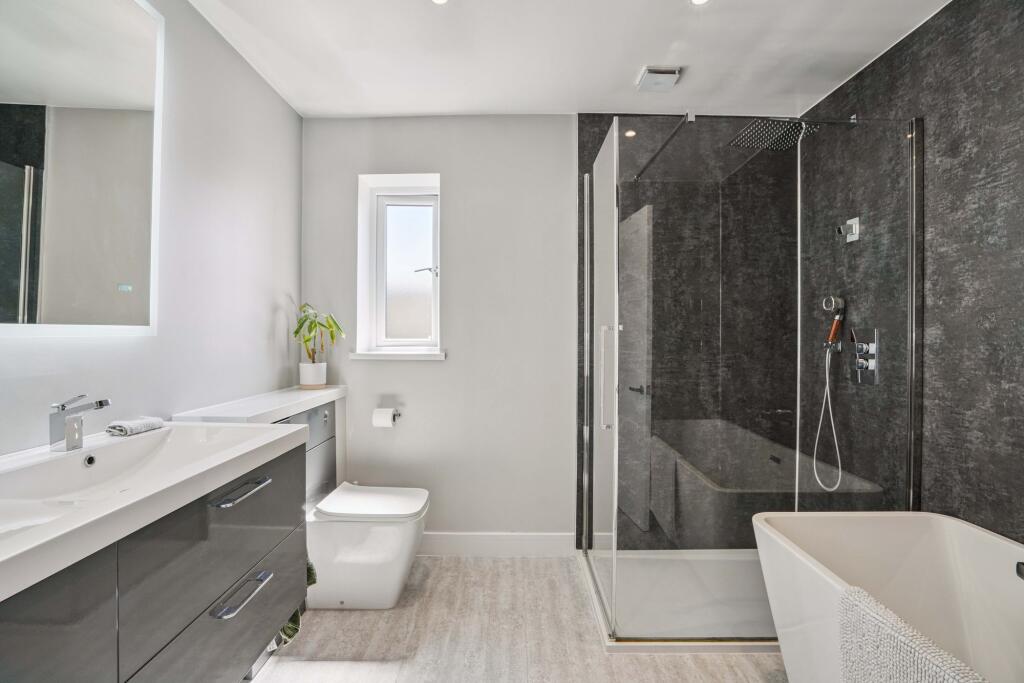Main bathroom