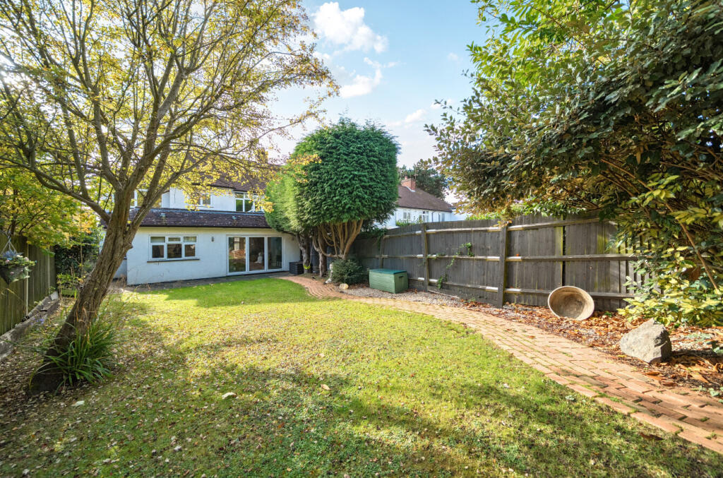 1365409-5-68f9091...