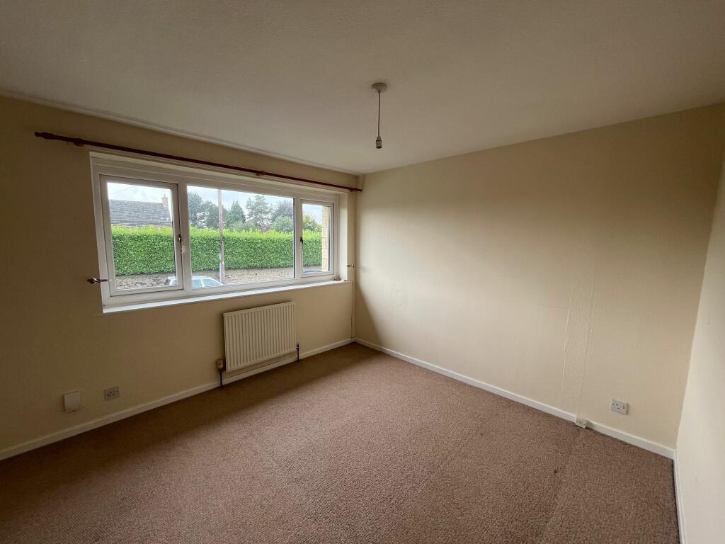 54 Highfield Road, HD8 0RQ